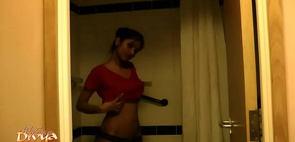  Super Hot Indian Babe Divya In Shower - Indian Porn